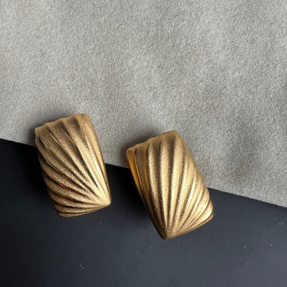 Vendome Gold Shell Clip-On Earrings - Picture 5 of 6